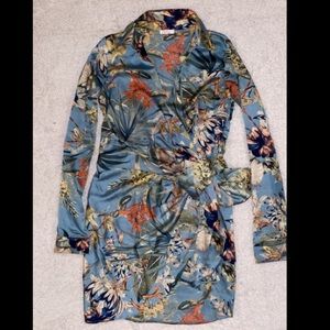 It’s a long sleeve floral dress